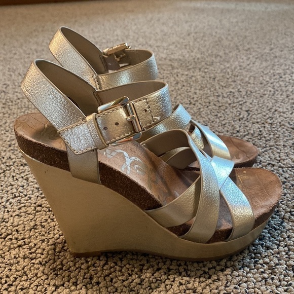 Sam Edelman Gold Wedge Strappy Sandals Size 7 in EUC - Picture 4 of 8